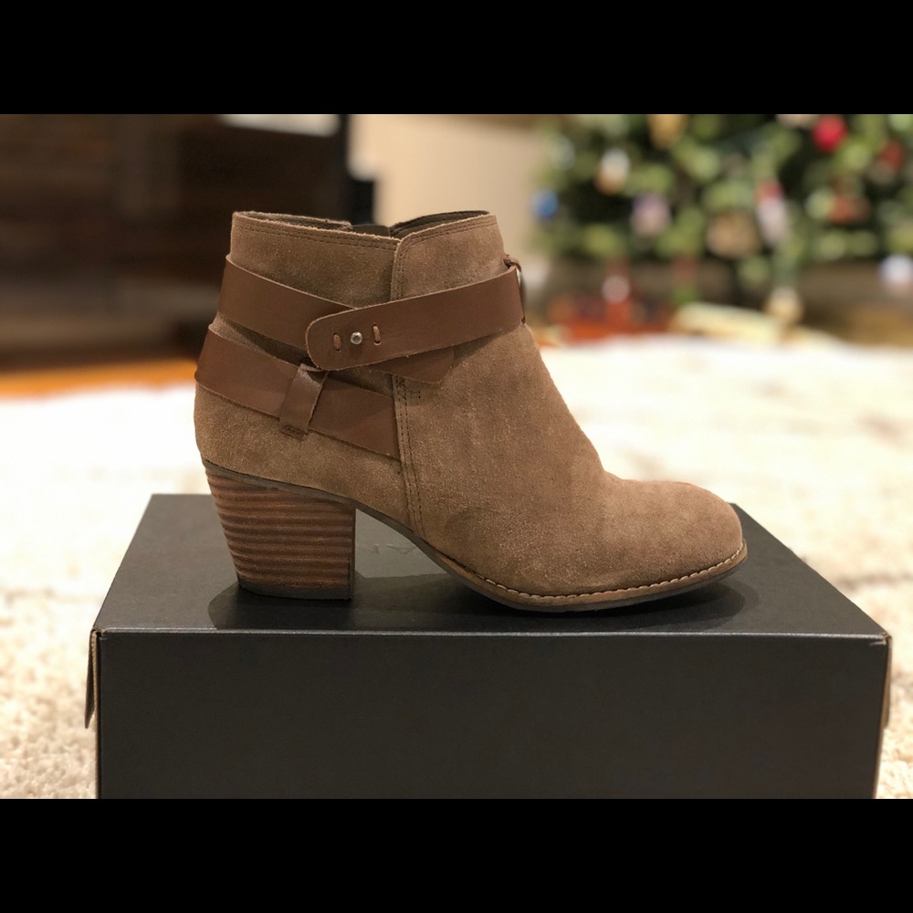 Dolce Vita suede booties